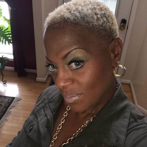 Meet your Posher, Yvette